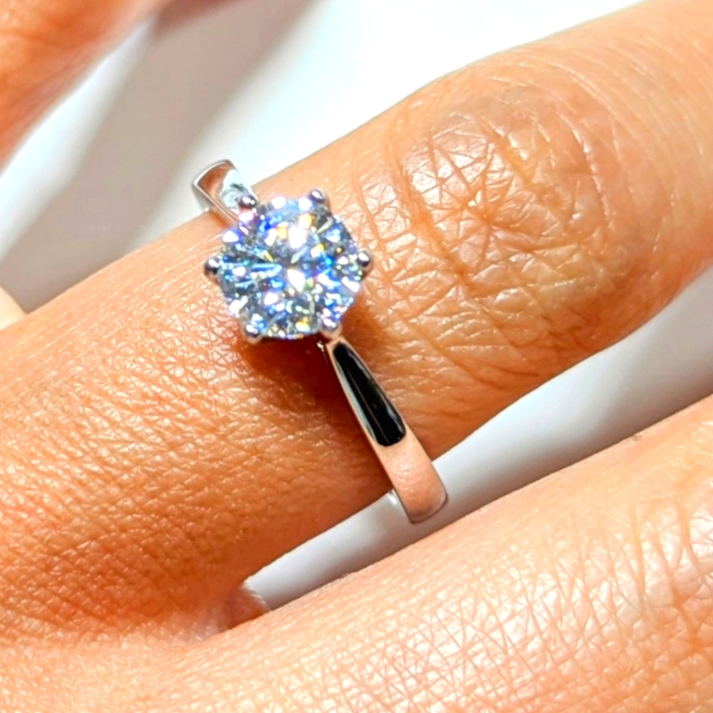 1CT Moissanite ring